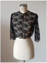 Laden Sie das Bild in den Galerie-Viewer, 1960s - Precious Black Lace Bolero - Sz 38