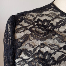 Laden Sie das Bild in den Galerie-Viewer, 1960s - Precious Black Lace Bolero - Sz 38