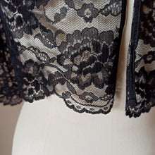 Laden Sie das Bild in den Galerie-Viewer, 1960s - Precious Black Lace Bolero - Sz 38