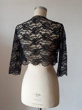 Laden Sie das Bild in den Galerie-Viewer, 1960s - Precious Black Lace Bolero - Sz 38