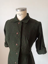 Carica l'immagine nel visualizzatore di Gallery, 1960s - Delicious Green Leaves Gab Wool Dress - W29 (74cm)