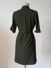 Carica l'immagine nel visualizzatore di Gallery, 1960s - Delicious Green Leaves Gab Wool Dress - W29 (74cm)