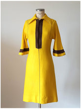 Charger l'image dans la galerie, 1960s - Stunning Yellow Front Zipper Rayon Dress - W31 (80cm)