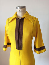 Charger l'image dans la galerie, 1960s - Stunning Yellow Front Zipper Rayon Dress - W31 (80cm)