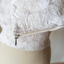 Carica l'immagine nel visualizzatore di Gallery, 1960s - Gorgeous White Bridal Cotton Top - W30 (76cm)