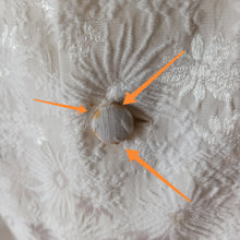 Carica l'immagine nel visualizzatore di Gallery, 1960s - Gorgeous White Bridal Cotton Top - W30 (76cm)