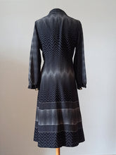 Carica l'immagine nel visualizzatore di Gallery, 1970s - HEROS - Black Optical Illusion Dress - Size 40