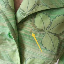 Laden Sie das Bild in den Galerie-Viewer, 1960s 1970s - Stunning Green Buckle Dress - W27.5 (70cm)