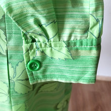 Laden Sie das Bild in den Galerie-Viewer, 1960s 1970s - Stunning Green Buckle Dress - W27.5 (70cm)