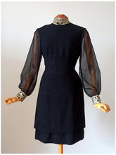Laden Sie das Bild in den Galerie-Viewer, 1960s - Stunning Black Rayon Crepe Gold Dress - W29 (74cm)