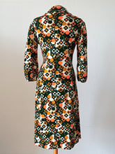 Carica l'immagine nel visualizzatore di Gallery, 1960s 1970s - Geometric Print Cozy Dress - W32 (82cm)