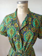 Load image into Gallery viewer, 1960s - Gorgeous Printed Cotton Home-Dress - Sz 44