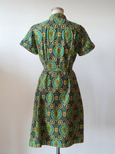 Load image into Gallery viewer, 1960s - Gorgeous Printed Cotton Home-Dress - Sz 44