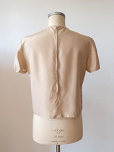 Charger l'image dans la galerie, 1960s - Beautiful Beige Silk Blouse - Sz 42