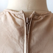 Charger l'image dans la galerie, 1960s - Beautiful Beige Silk Blouse - Sz 42