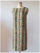 Charger l'image dans la galerie, 1960s - Cute Novelty Rayon Beach Dress - Sz 44