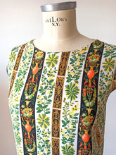 Charger l'image dans la galerie, 1960s - Cute Novelty Rayon Beach Dress - Sz 44