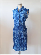 Laden Sie das Bild in den Galerie-Viewer, 1960s - MA ROBE, France - Gorgeous Blue Dress - Sz 46