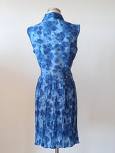 Laden Sie das Bild in den Galerie-Viewer, 1960s - MA ROBE, France - Gorgeous Blue Dress - Sz 46