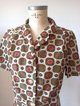 Charger l'image dans la galerie, 1960s - Cute Printed Nylon Home Dress - Sz 44