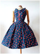 Charger l'image dans la galerie, 1950s - PRINTEMPS, Paris - Outstanding Beauty Cherries Dress - W26 (66cm)
