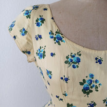Charger l'image dans la galerie, 1950s 1960s - Delightful Vanilla Floral Cotton Dress - W26 (66cm)