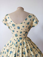 Charger l'image dans la galerie, 1950s 1960s - Delightful Vanilla Floral Cotton Dress - W26 (66cm)