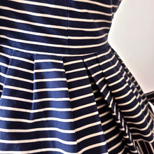 Load image into Gallery viewer, 1950s 1960s - DAHLMODELLER, Netherlands - Exquisite Striped Dress - W25 (64cm)