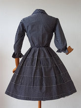 Load image into Gallery viewer, 1950s 1960s - DAHLMODELLER, Netherlands - Exquisite Striped Dress - W25 (64cm)