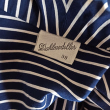 Load image into Gallery viewer, 1950s 1960s - DAHLMODELLER, Netherlands - Exquisite Striped Dress - W25 (64cm)