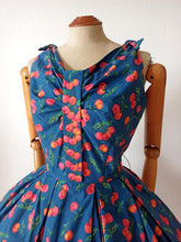Charger l'image dans la galerie, 1950s - PRINTEMPS, Paris - Outstanding Beauty Cherries Dress - W26 (66cm)