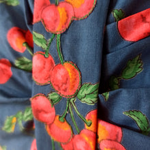 Charger l'image dans la galerie, 1950s - PRINTEMPS, Paris - Outstanding Beauty Cherries Dress - W26 (66cm)
