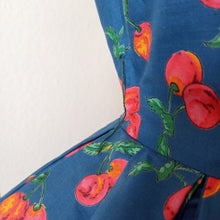 Charger l'image dans la galerie, 1950s - PRINTEMPS, Paris - Outstanding Beauty Cherries Dress - W26 (66cm)