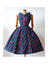 Charger l'image dans la galerie, 1950s - PRINTEMPS, Paris - Outstanding Beauty Cherries Dress - W26 (66cm)