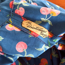 Charger l'image dans la galerie, 1950s - PRINTEMPS, Paris - Outstanding Beauty Cherries Dress - W26 (66cm)