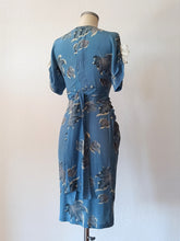 Cargar imagen en el visor de la galería, 1940s - Exquisite Pure Silk Iceberg Blue Dress - W22 (56cm)