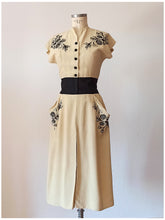 Cargar imagen en el visor de la galería, 1940s - Fabulous Yellow Cream Rayon Dress - W29 (74cm)