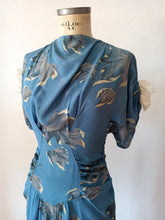 Cargar imagen en el visor de la galería, 1940s - Exquisite Pure Silk Iceberg Blue Dress - W22 (56cm)