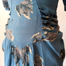 Cargar imagen en el visor de la galería, 1940s - Exquisite Pure Silk Iceberg Blue Dress - W22 (56cm)