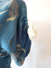 Cargar imagen en el visor de la galería, 1940s - Exquisite Pure Silk Iceberg Blue Dress - W22 (56cm)