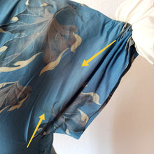 Cargar imagen en el visor de la galería, 1940s - Exquisite Pure Silk Iceberg Blue Dress - W22 (56cm)