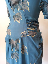 Cargar imagen en el visor de la galería, 1940s - Exquisite Pure Silk Iceberg Blue Dress - W22 (56cm)