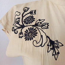 Cargar imagen en el visor de la galería, 1940s - Fabulous Yellow Cream Rayon Dress - W29 (74cm)
