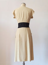 Cargar imagen en el visor de la galería, 1940s - Fabulous Yellow Cream Rayon Dress - W29 (74cm)