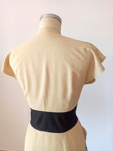 Cargar imagen en el visor de la galería, 1940s - Fabulous Yellow Cream Rayon Dress - W29 (74cm)