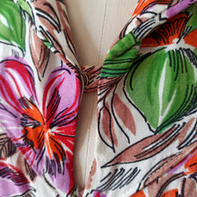Cargar imagen en el visor de la galería, 1940s - Gorgeous Colorful Floral Rayon Dress - W28.5 (72cm)