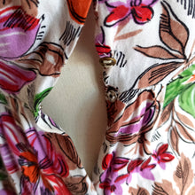 Cargar imagen en el visor de la galería, 1940s - Gorgeous Colorful Floral Rayon Dress - W28.5 (72cm)