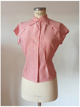 Cargar imagen en el visor de la galería, 1940s 1950s - Adorable Candy Stripes Rayon Blouse - W33 (84cm)