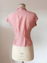 Cargar imagen en el visor de la galería, 1940s 1950s - Adorable Candy Stripes Rayon Blouse - W33 (84cm)
