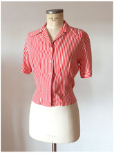 Cargar imagen en el visor de la galería, 1940s 1950s - Gorgeous Candy Stripes Rayon Blouse - Sz. 44